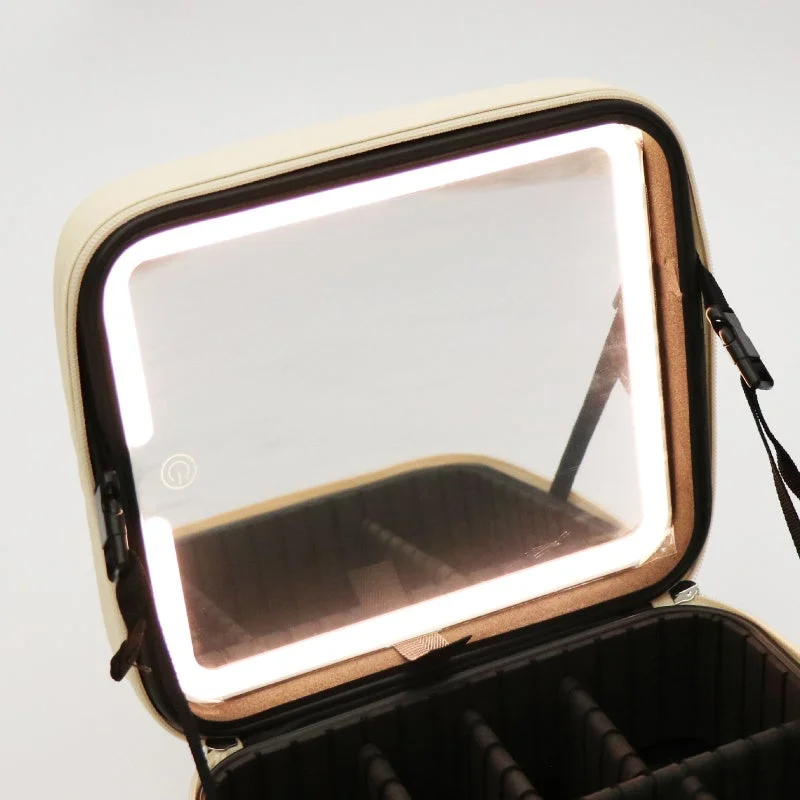 LEDミラーと内部の仕切り