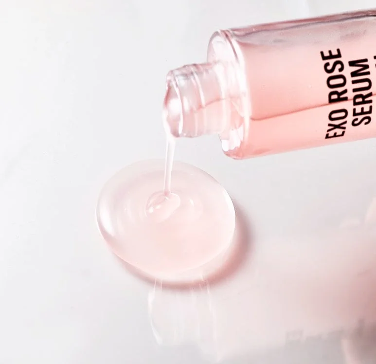 美容液が注がれる様子