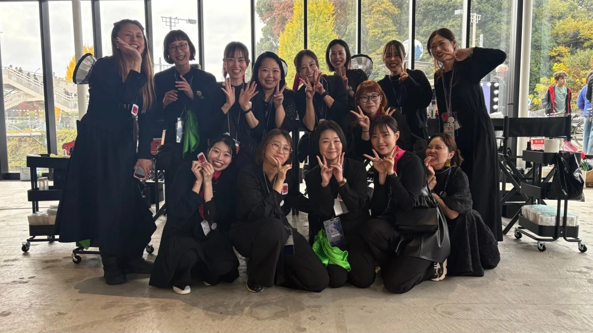 サロンメンバーの集合写真