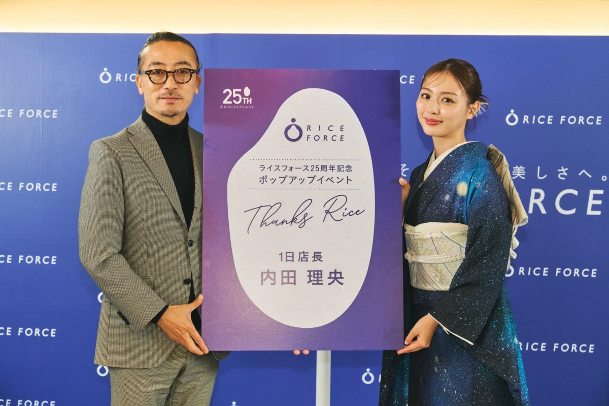 内田理央さんと社長の1日店長就任式の様子