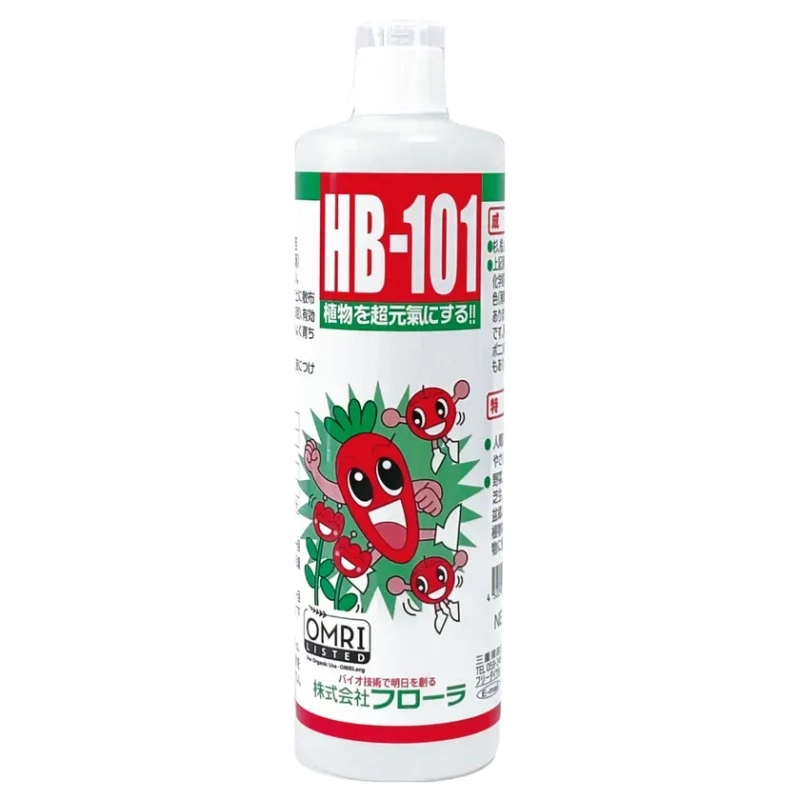 「HB-101」という植物活力剤のボトル。植物を超元気にすると謳われており、有機栽培にも対応。可愛い人参のキャラクターが描かれています。