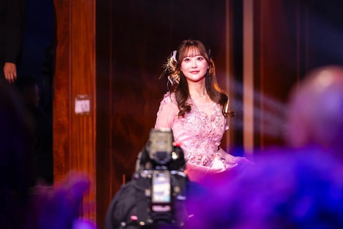 ステージで微笑むちゃんちゃんまるさん