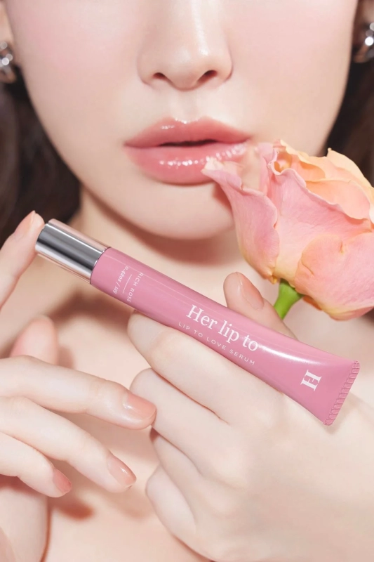 唇とLIP TO LOVE SERUM