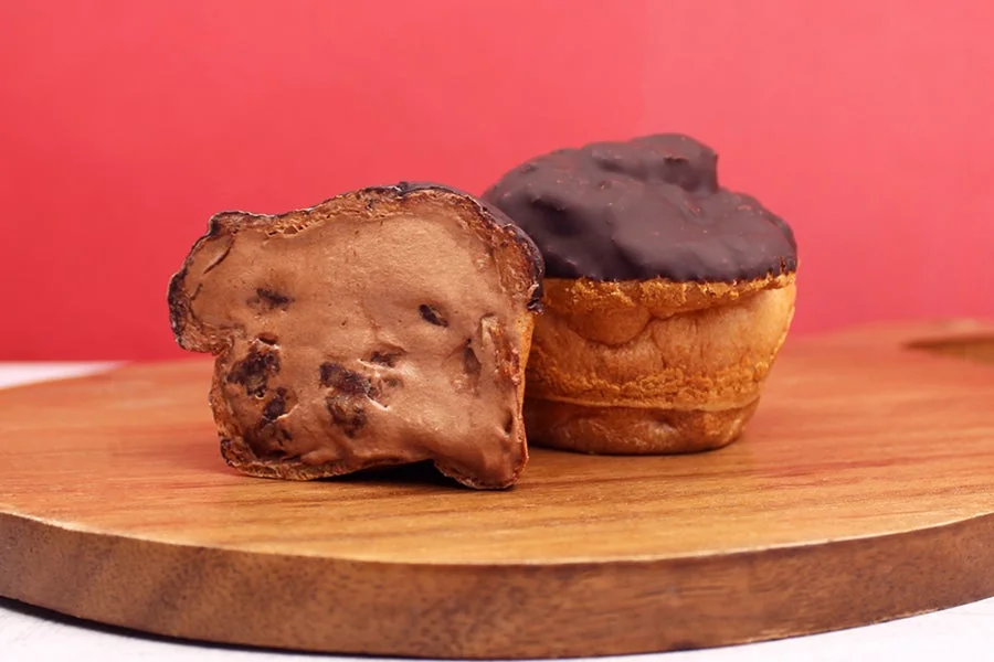 ショコラクランチエクレアの断面